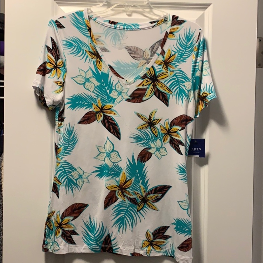 V-neck tee